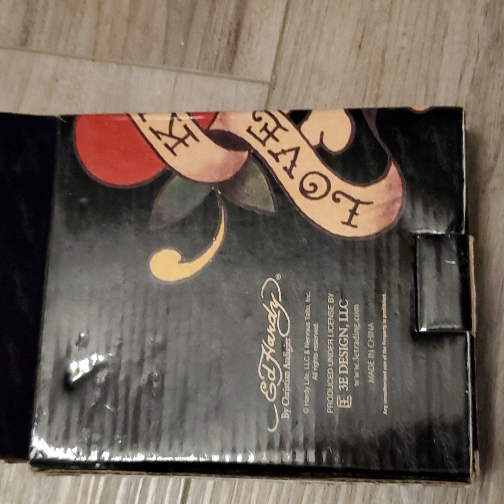 Ed Hardy Flask 6 fl.oz. NIB Vintage - Picture 3 of 10